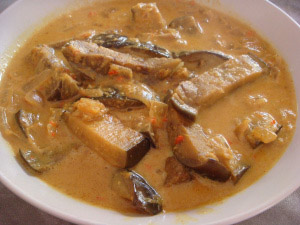 aubergine, coconut & cardamom curry